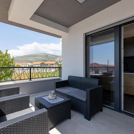 Apartments Maya & Tina Trogir Exterior photo