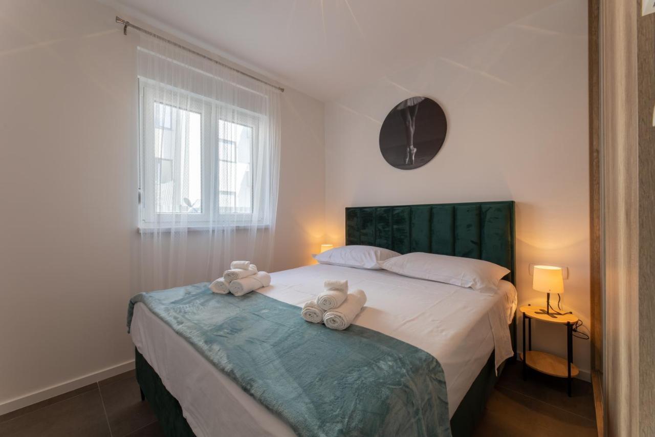 Apartments Maya & Tina Trogir Exterior photo